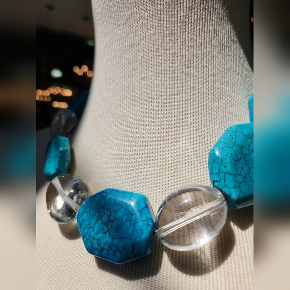 New to the Boutique✨️Blue Howlite & Vintage Silvertone Beaded Necklace - Picture 2 of 16